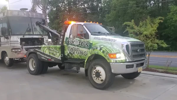 Snow's Towing & Recovery - photo 2