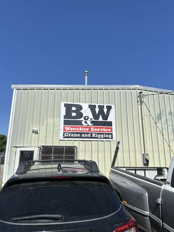 B & W Wrecker Service - photo 3