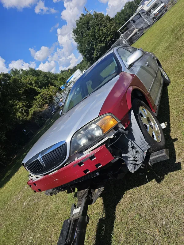 Faye Buys Junk Cars - photo 2