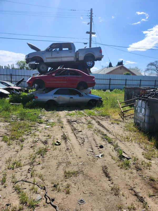Lopez Recycling Wrecking Yard - photo 2