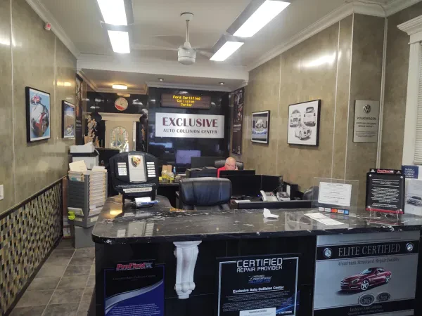 Exclusive Auto Collision - photo 2