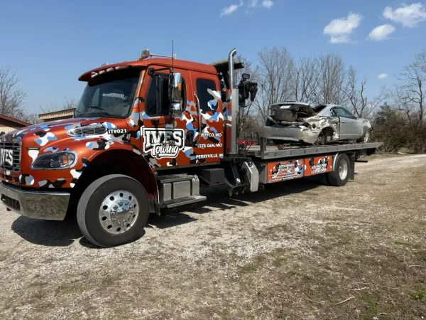 Ives Towing & Semi Truck Heavy Wrecker - photo 2