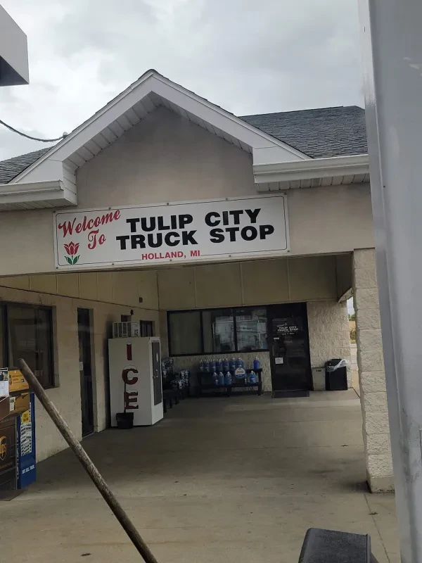 Tulip City Truck Stop - photo 2