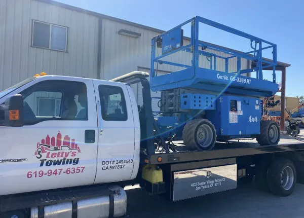 Lettys Towing & Recovery LLC - photo 2
