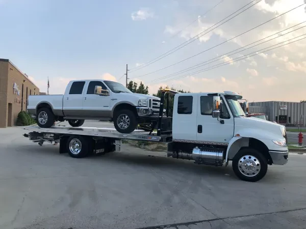 Ladds Towing & Heavy Duty Semi Tow Trucks - Equipment Transport - photo 4