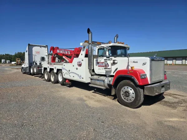 Martins Heavy Duty Towing - photo 3