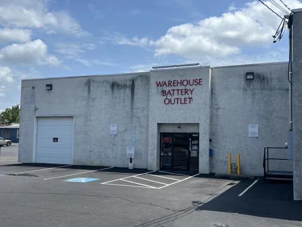 Warehouse Battery Outlet - photo 4