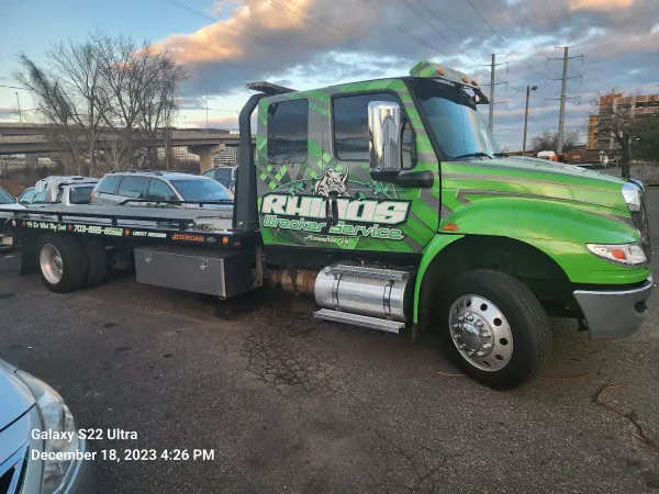 Rhinos Wrecker Service - photo 2