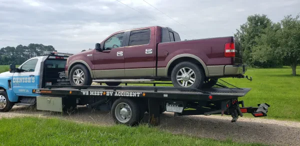 Denise's Wrecker Service - photo 3