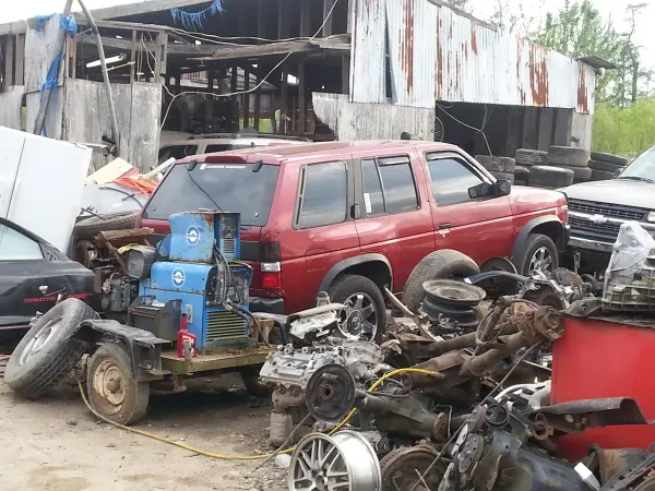 Area Auto & Truck Salvage - photo 2