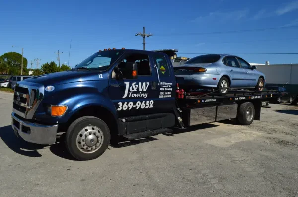 J & W Towing - photo 2