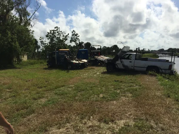 J & W Towing - photo 4