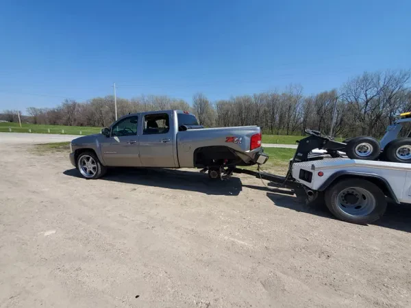 IOWA FIRST CALL TOWING - photo 3