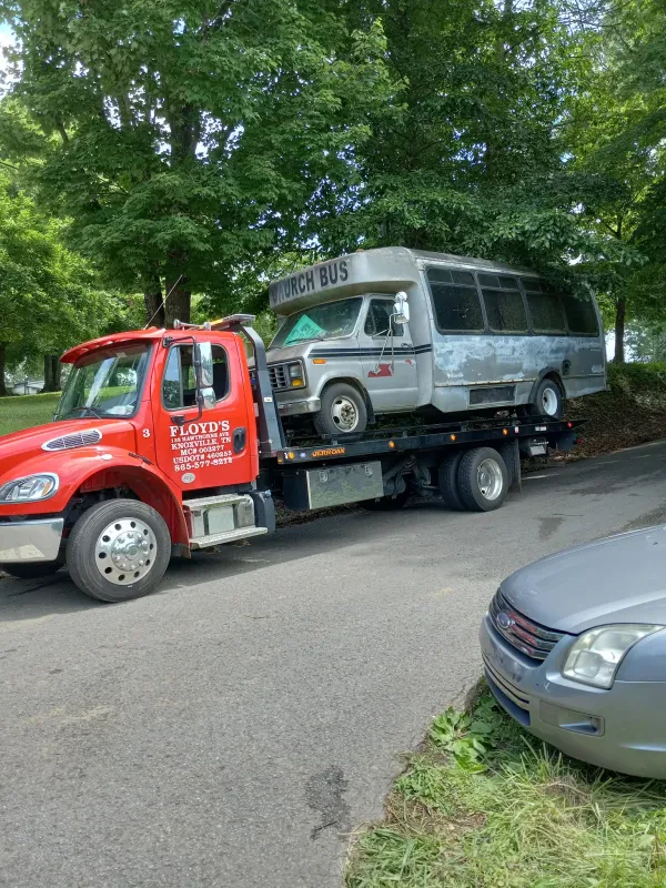 Floyd's Wrecker Services - photo 2