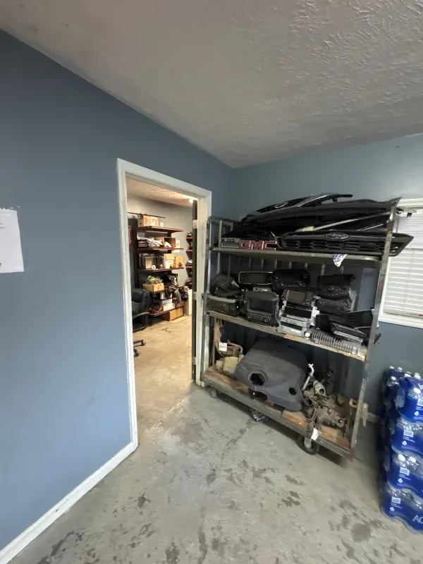 M'Boro Auto Parts - photo 2