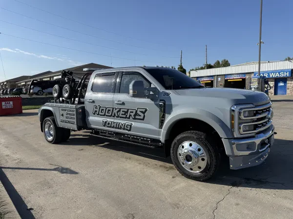 Hooker's Towing - photo 2