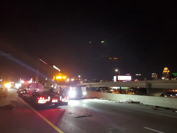 Tony's Wrecker Services - Heavy Duty Towing - photo 3