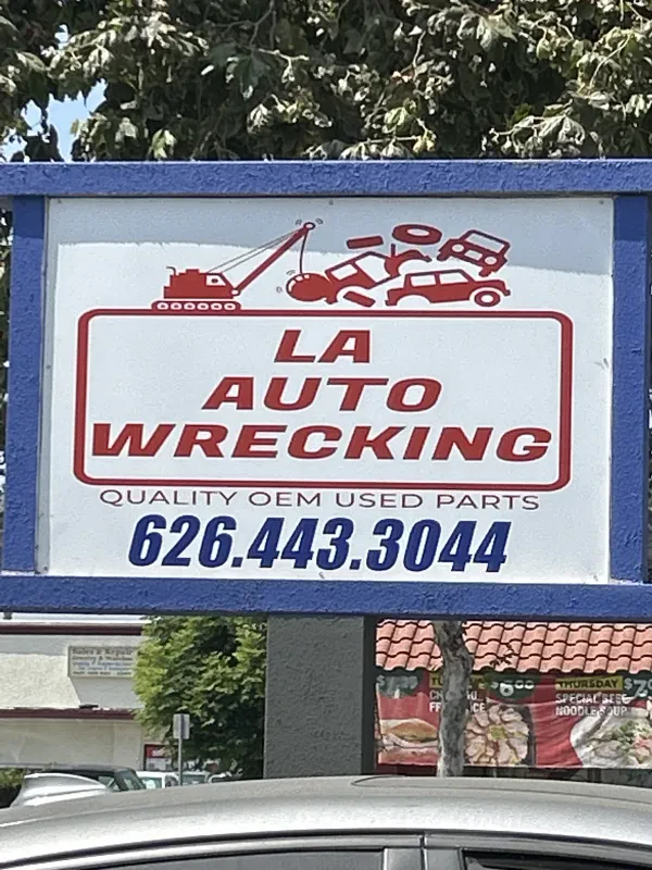 LA AUTO WRECKING - photo 2