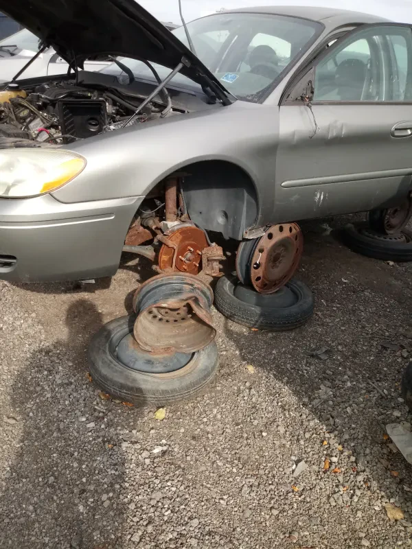 Paul's Auto Yard - photo 3