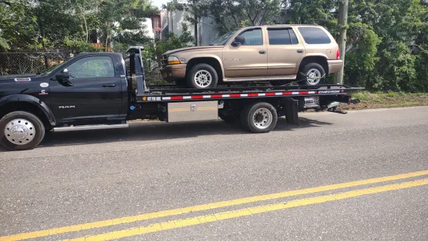 Lifa buys junk cars - photo 3