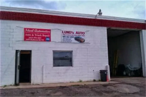 Lund's Auto - photo 4