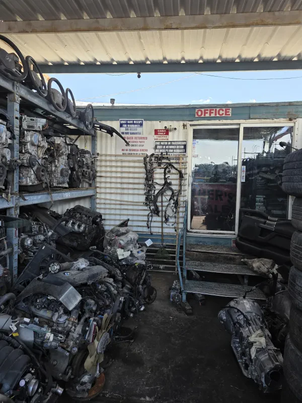 Brother's used Auto Parts - photo 3