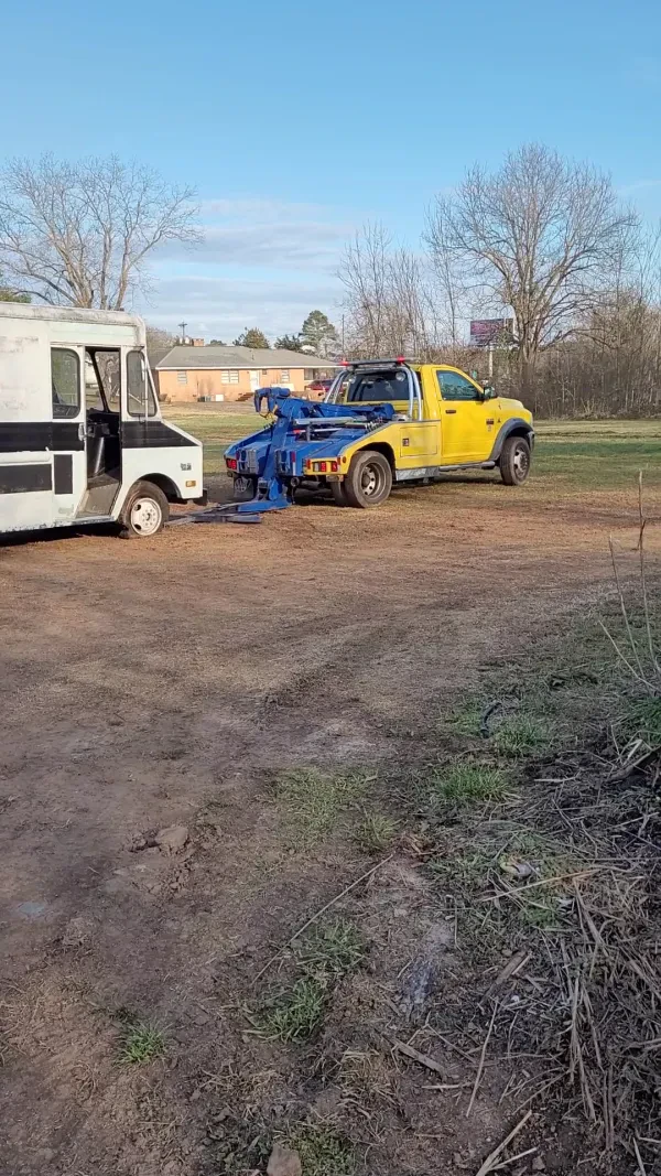 Leo's Towing LLC - photo 2