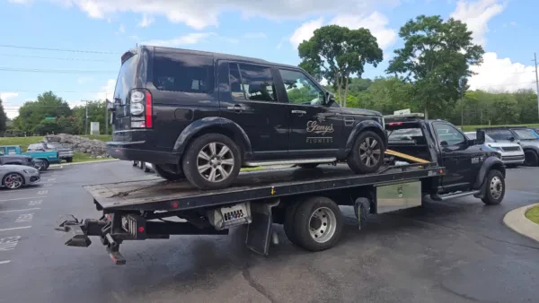 Hook Em' Up Towing - photo 2