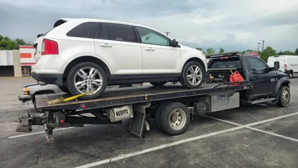 Hook Em' Up Towing - photo 3