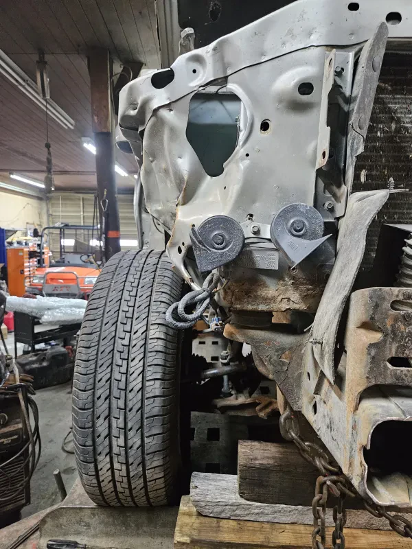 Sam's Tow Body Glass & Auto Repair - photo 3