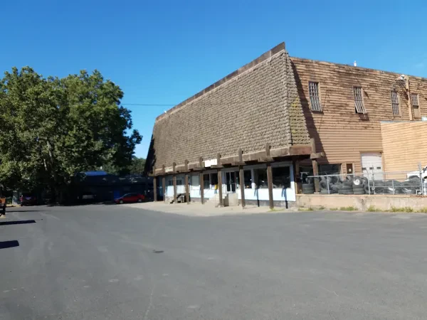 Lindell's Auto Salvage - photo 4