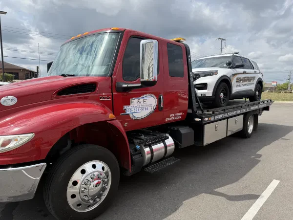 E & E Towing Service - photo 2