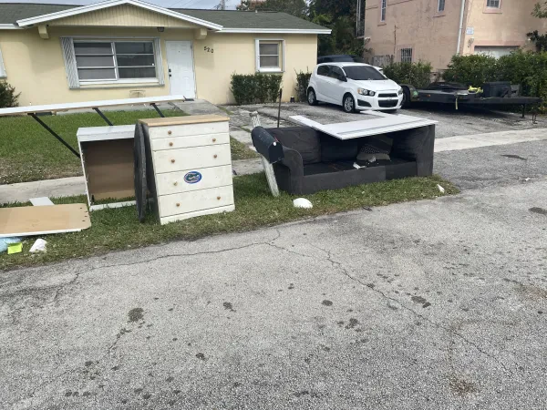 Easy Touch Hauling & Junk Removal LLC - photo 3