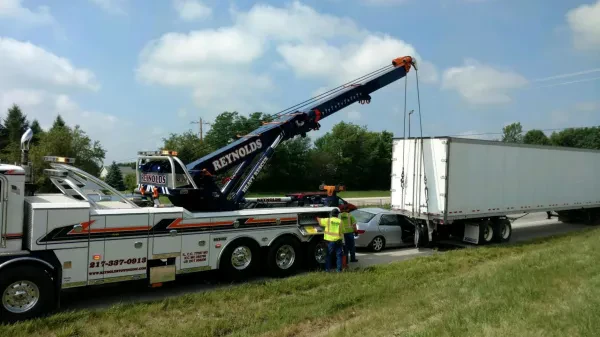 Reynolds Towing Service - photo 2