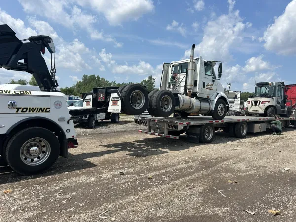 Limitless Towing, Heavy Duty Towing - photo 3