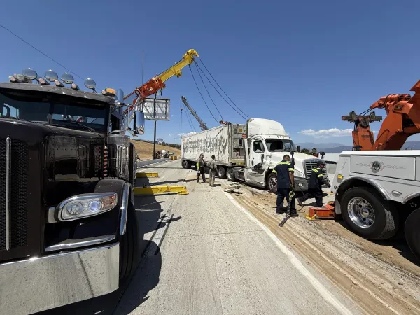 Edwins Towing Service - photo 2