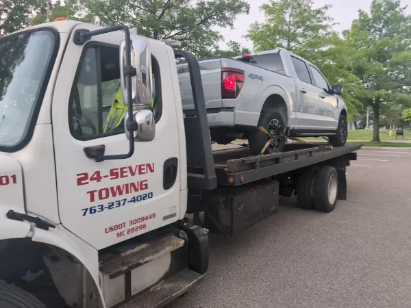 24-SEVEN TOWING - photo 2