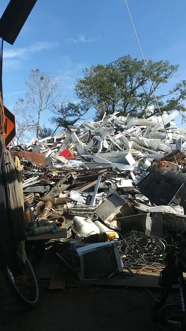 Holly Hill Salvage & Junk - photo 3