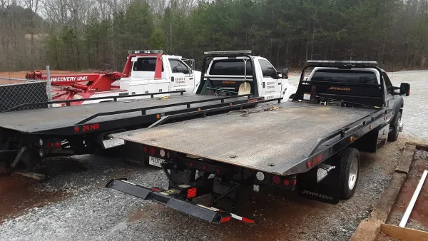 Eddie's Towing aka Eddies Body Shop - photo 3
