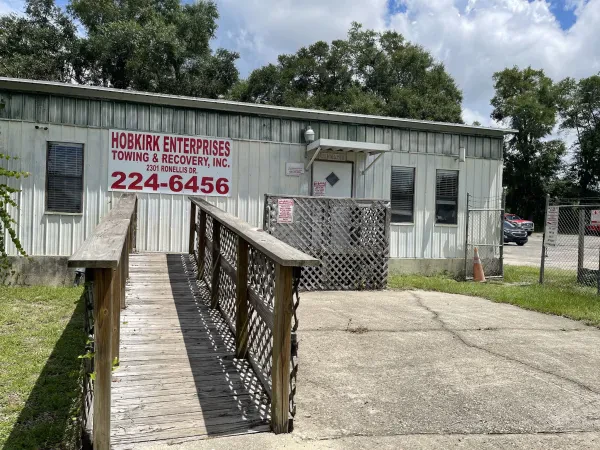 Hobkirk Enterprises Towing and Recovery Inc - photo 2
