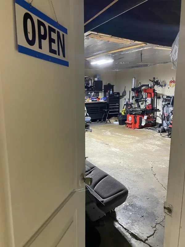 Waukegan Roadside Assistance-Tire & Battery Service - photo 4