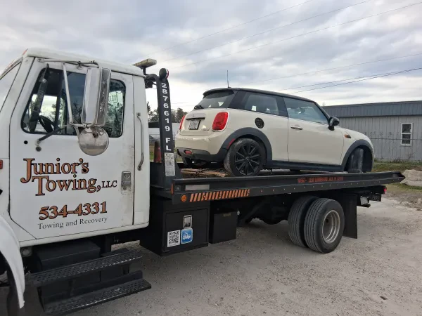 Junior's Towing LLC - photo 2