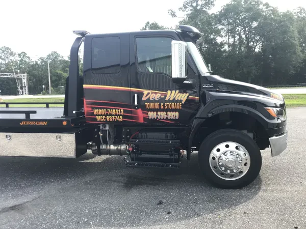 DeeWay Towing and Storage - photo 2