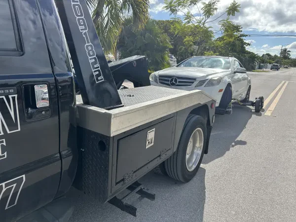 Lucky 7 Towing & Roadside Service - photo 3