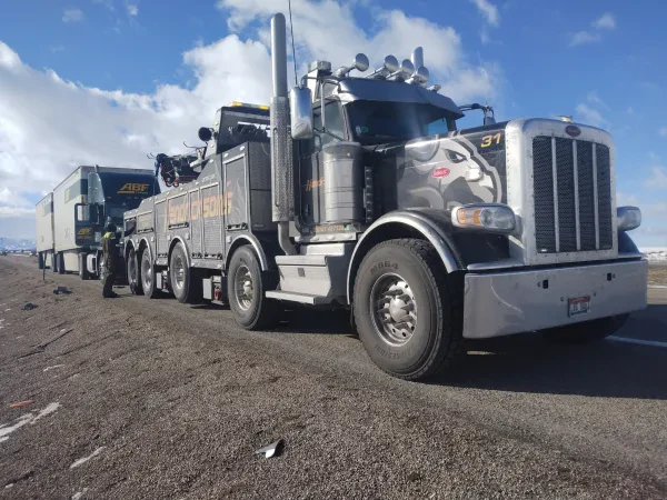 Hendrickson's Towing - photo 2
