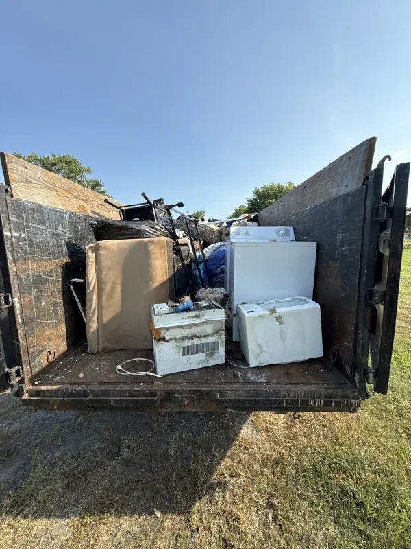 Fast junk pickup and demolition - photo 3