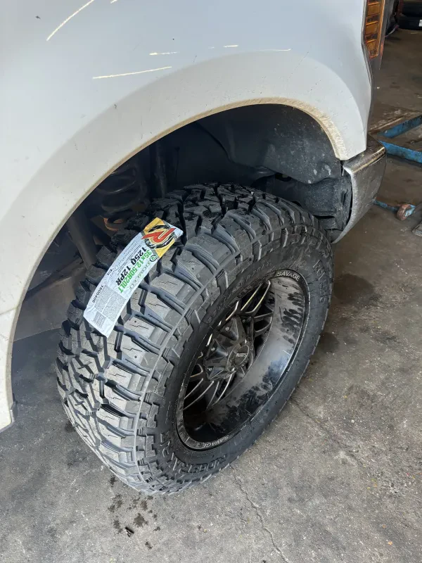 Pig's Marathon tires, towing & roadside assistance - photo 4
