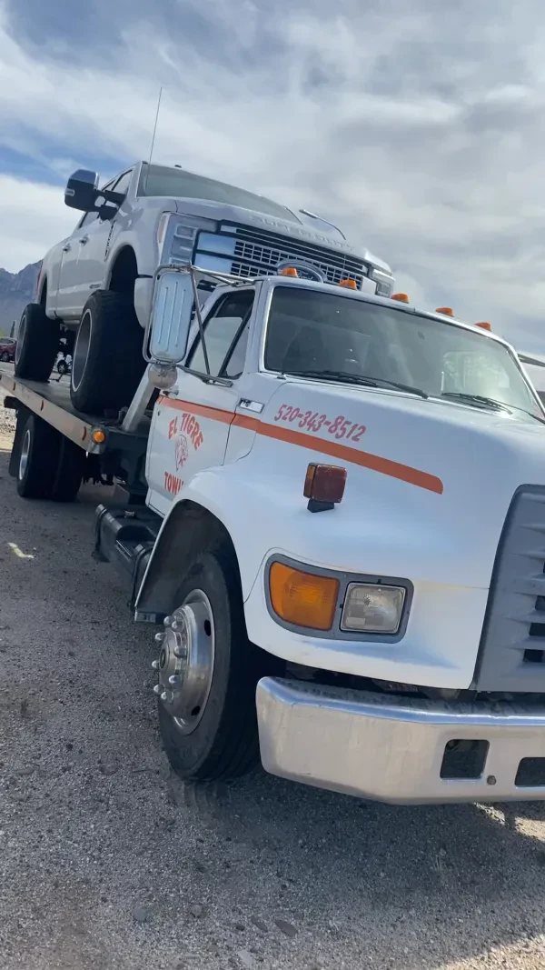 El Tigre Towing LLC - photo 2