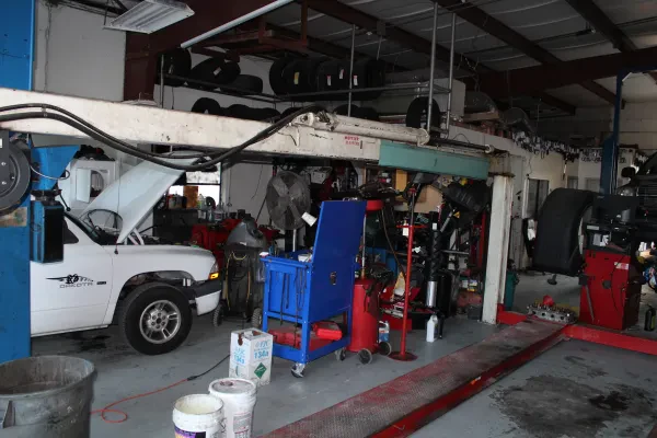 Strong's Auto Center & Bonita Muffler - photo 3