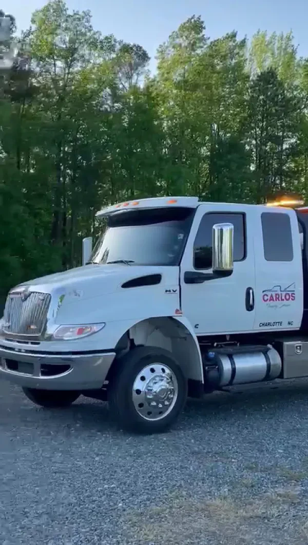 Carlos Towing Services LLC - photo 2